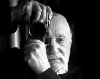 Ettore Sottsass with a Leica camera