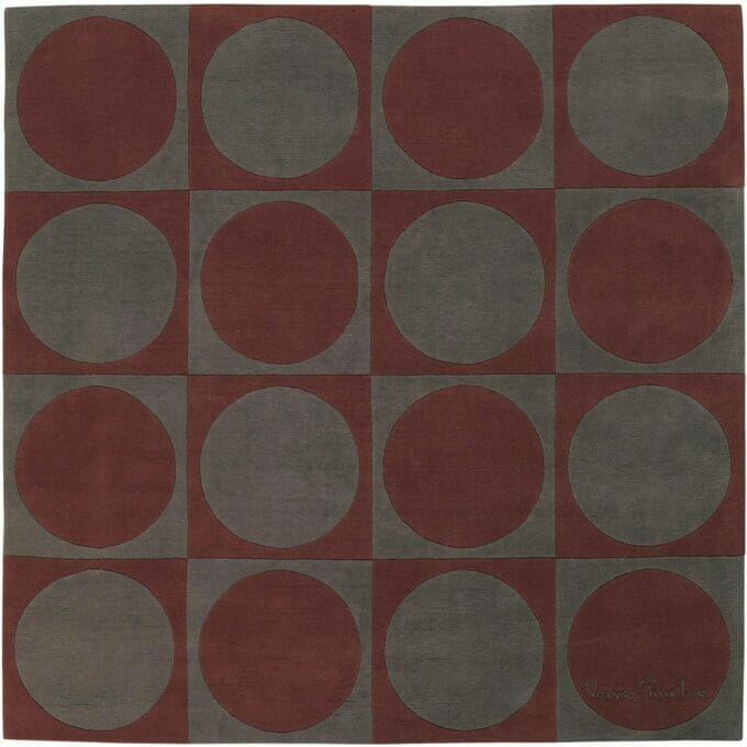 The VP 6 carpet in red and plum by designer Verner Panton. The carpet is hand-knotted in Nepal.