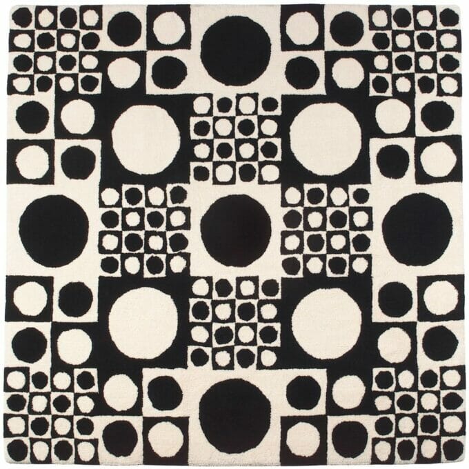 The carpet with Geometri pattern in natural white and black by designer Verner Panton. The carpet is hand-knotted in Nepal.